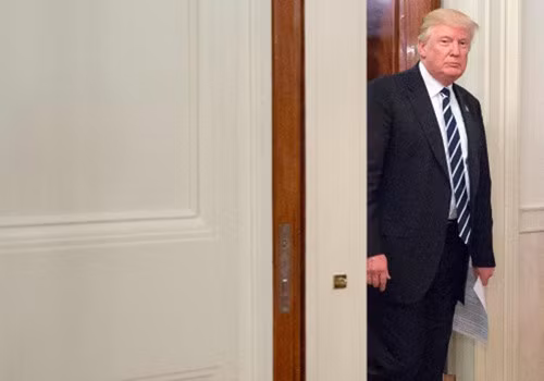 trump tuyen bo chien dau den cung sau phien dieu tran comey