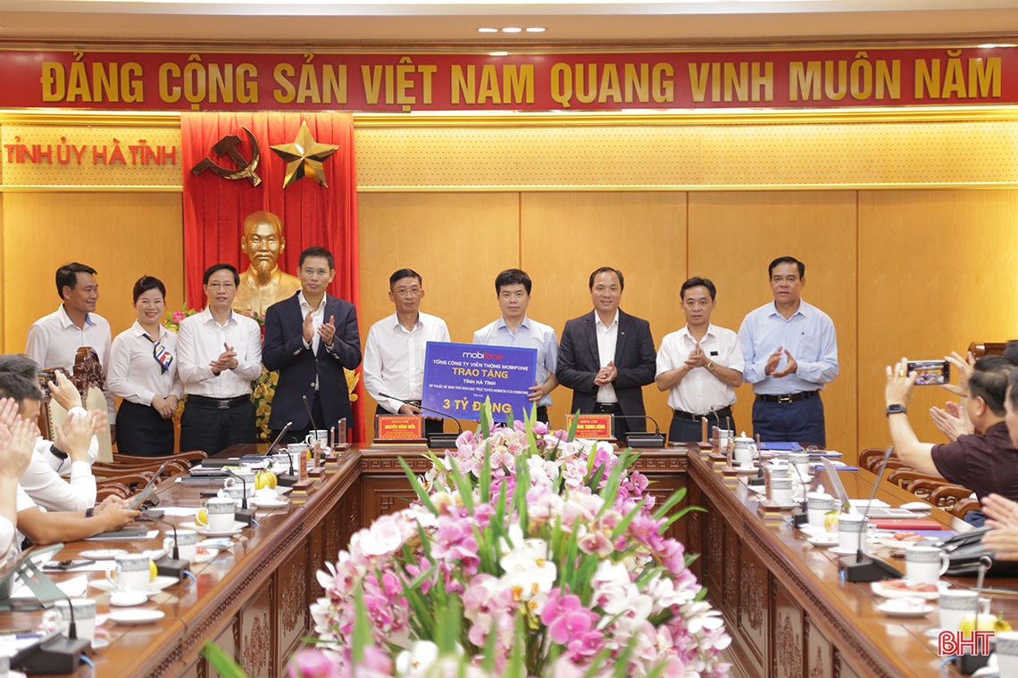 MobiFone cần tiếp tục nghiên cứu, đầu tư, hỗ trợ Hà Tĩnh trong chuyển đổi số