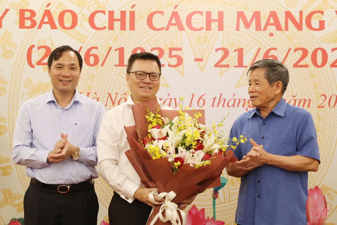 Mong các nhà báo quê hương Hà Tĩnh luôn đồng hành cùng sự phát triển của tỉnh nhà