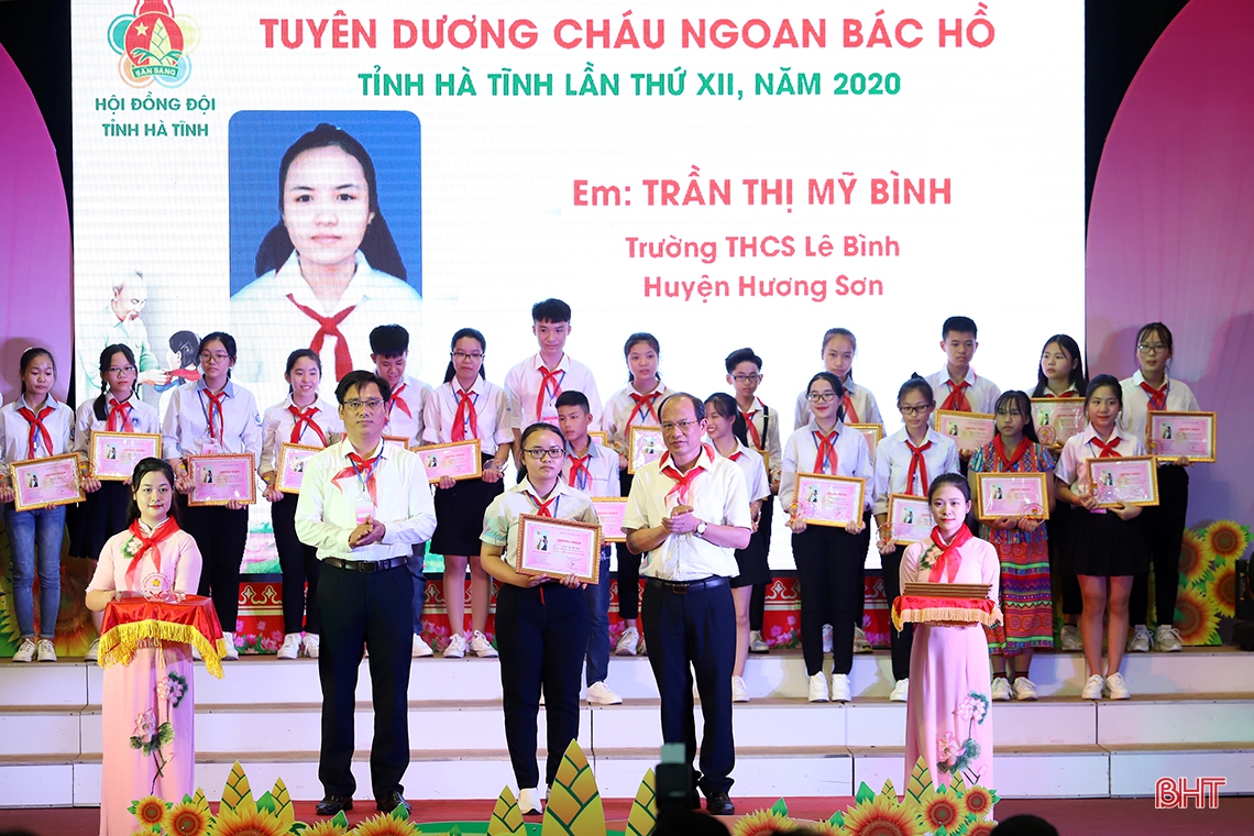 Học sinh nghèo Hà Tĩnh vượt gian khó chinh phục đỉnh cao tri thức