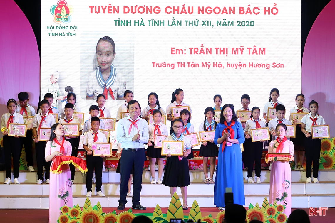Học sinh nghèo Hà Tĩnh vượt gian khó chinh phục đỉnh cao tri thức