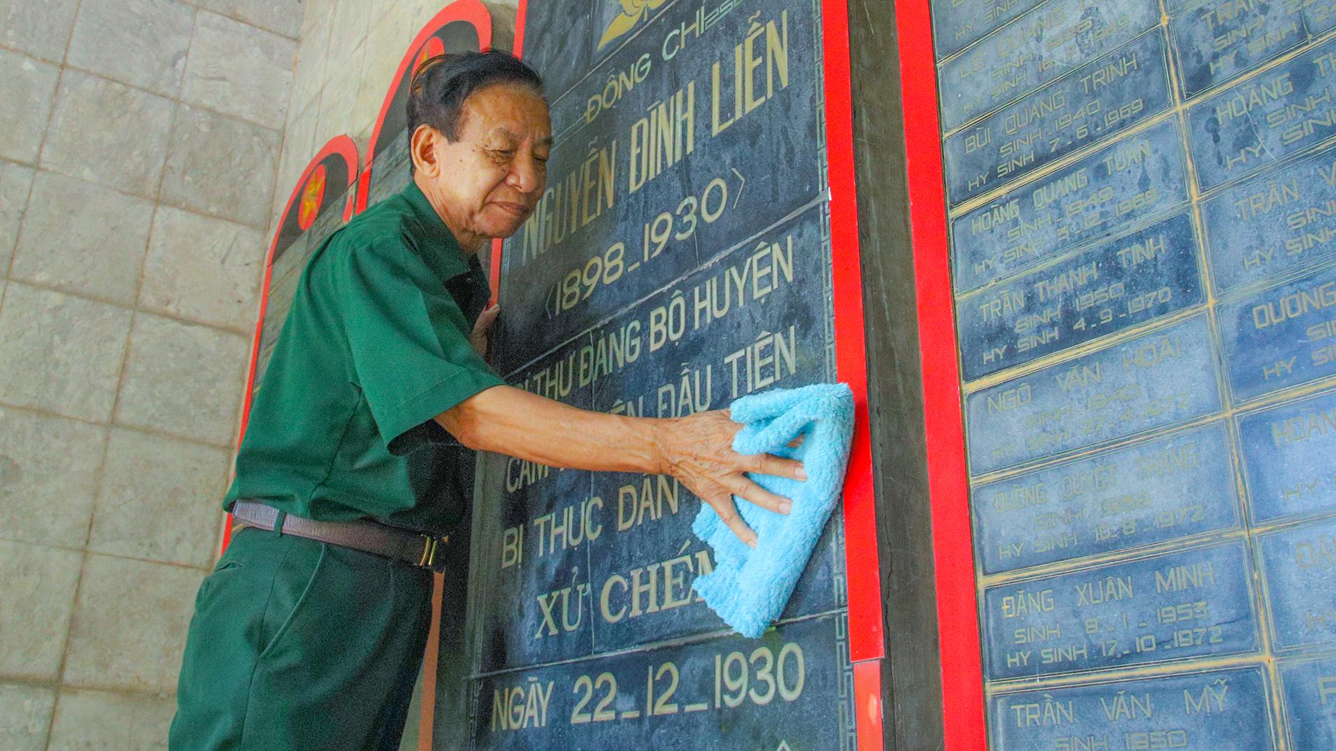 Người cựu binh thầm lặng lo hương khói cho đồng đội