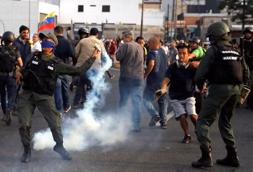 Thế giới ngày qua: Đảo chính ở Venezuela, Tổng thống khẳng định quân đội trung thành tuyệt đối