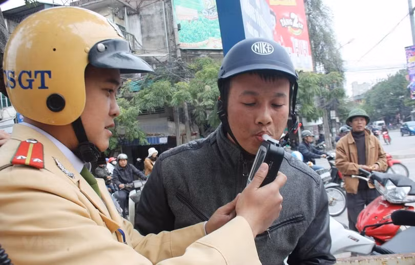Bộ GTVT nghiên cứu tăng mức xử phạt đối với tài xế uống rượu bia