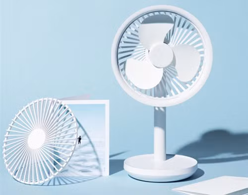 Quạt mini với pin 12 giờ, giá 14 USD