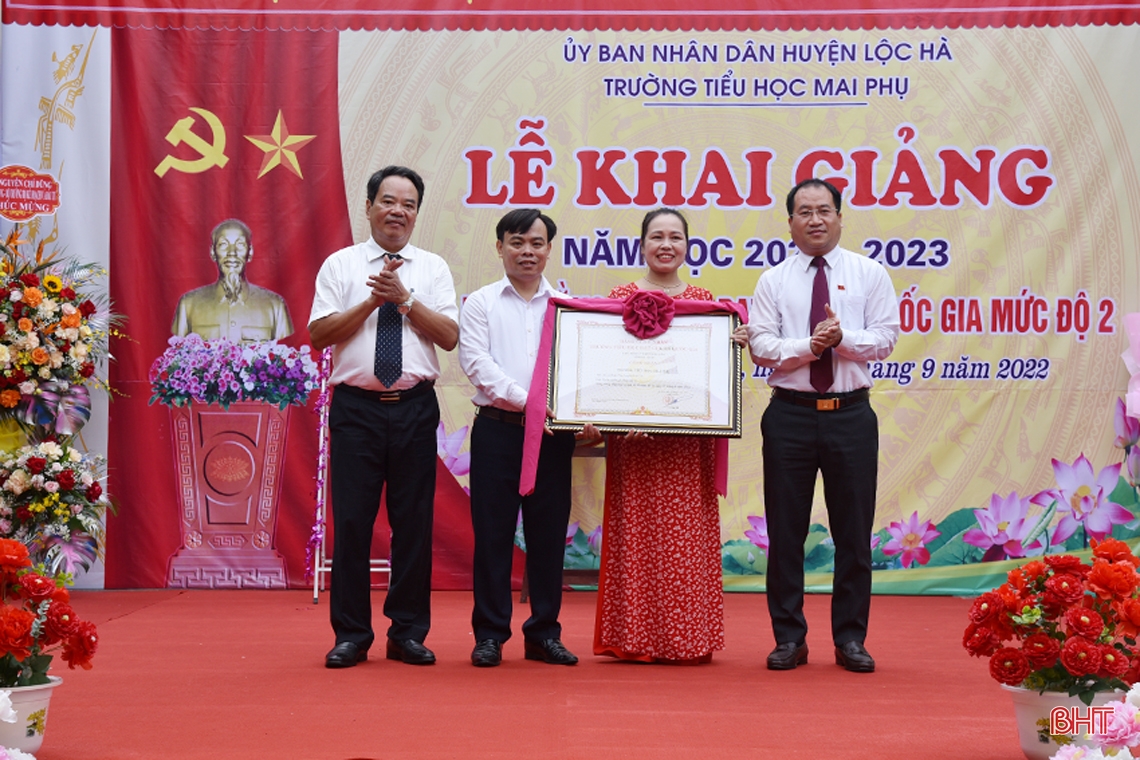 Lãnh đạo Hà Tĩnh chung vui lễ khai giảng năm học mới 2022 - 2023