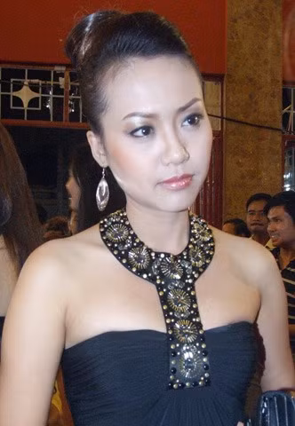 Người của các giải thưởng điện ảnh Hồng Ánh lại có thêm giải nữ diễn viên phụ xuất sắc nhất trong bộ sưu tập của mình. Ảnh: V.Tiến