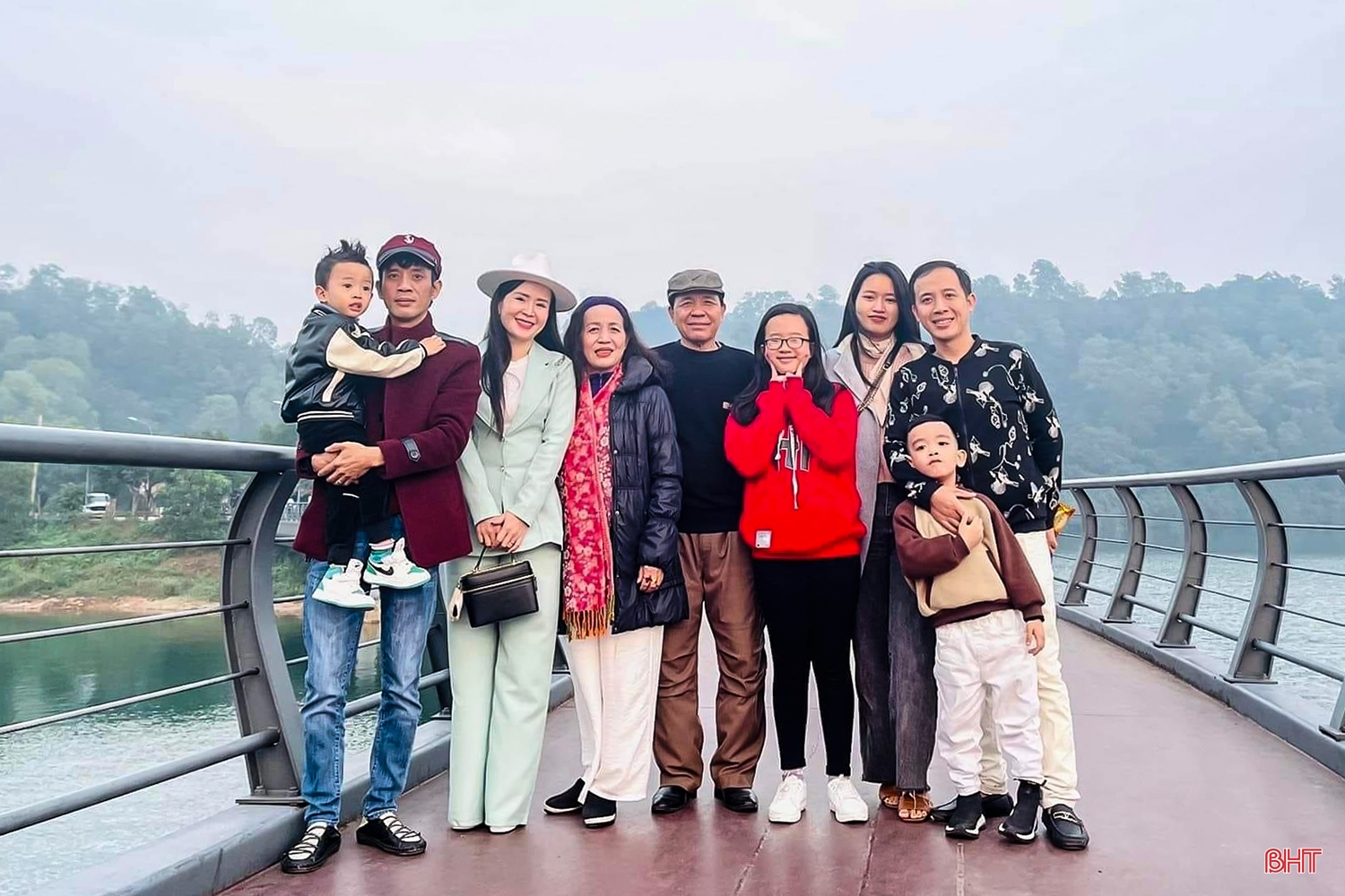 Gia đình 4 thế hệ đam mê ví, giặm
