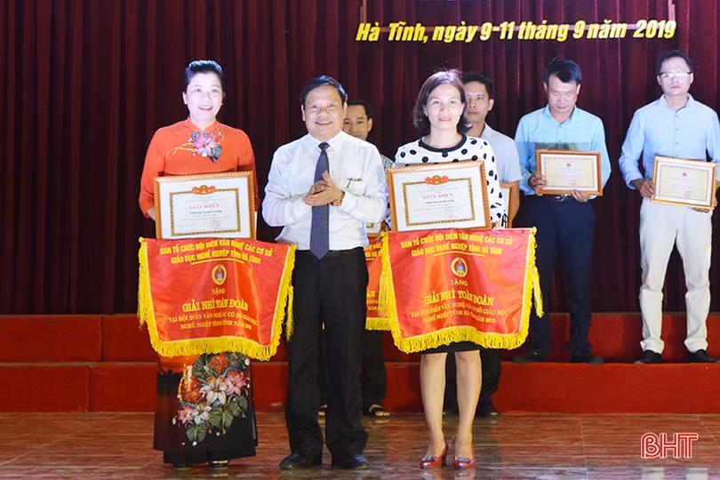 Cao đẳng Y tế Hà Tĩnh nhất Hội diễn văn nghệ các cơ sở giáo dục nghề nghiệp năm 2019
