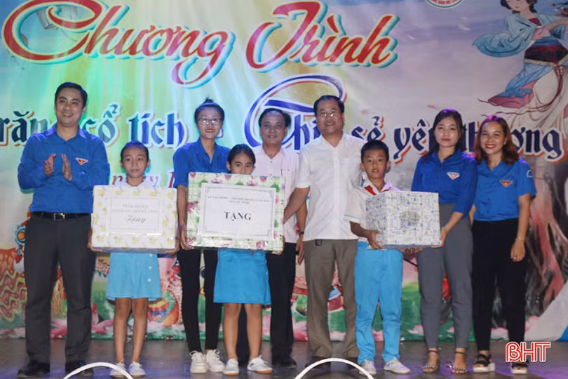Đêm hội trăng rằm - chia sẻ yêu thương khắp miền Hà Tĩnh