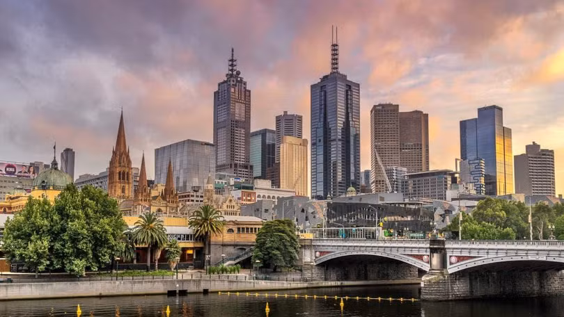 2. Melbourne (Australia): Trước khi Vienna vươn mình đứng đầu bảng xếp hạng, Melbourne từng giữ vị trí quán quân "thành phố đáng sống" suốt 6 năm liền. Sự phát triển tiến bộ về giáo dục, nghiên cứu, y tế, du lịch, thể thao cùng mạng lưới giao thông rộng khắp và môi trường sống trong lành đã góp phần đưa nơi đây trở thành vùng đất mơ ước của nhiều người. Ảnh: Herald Sun. 10 thành phố đáng sống nhất thế giới