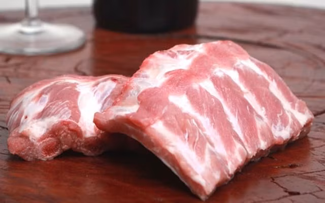 Sườn kho trứng cút ngậy thơm, cả nhà tranh nhau gắp