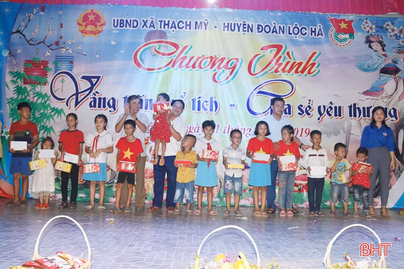 Đêm hội trăng rằm - chia sẻ yêu thương khắp miền Hà Tĩnh