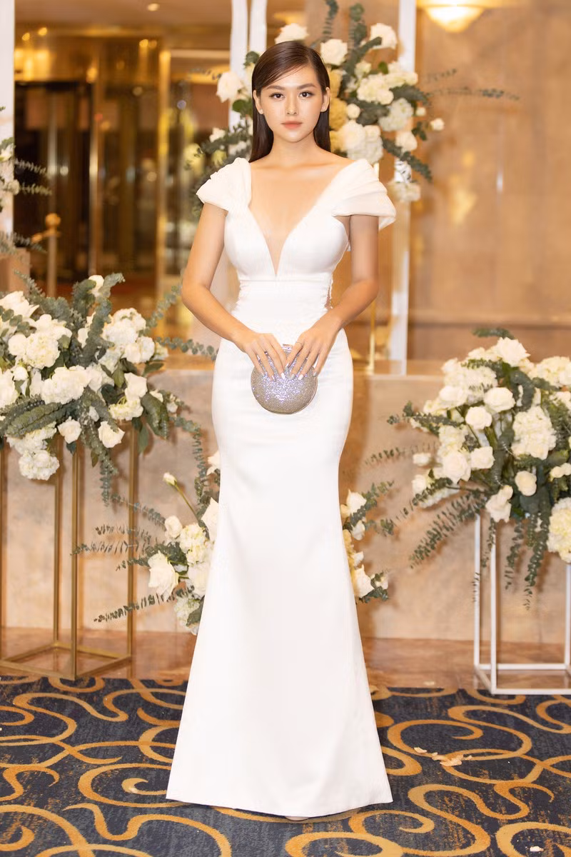 Top 3 Miss World Vietnam “đốt mắt” trong trang phục váy trắng nuột nà