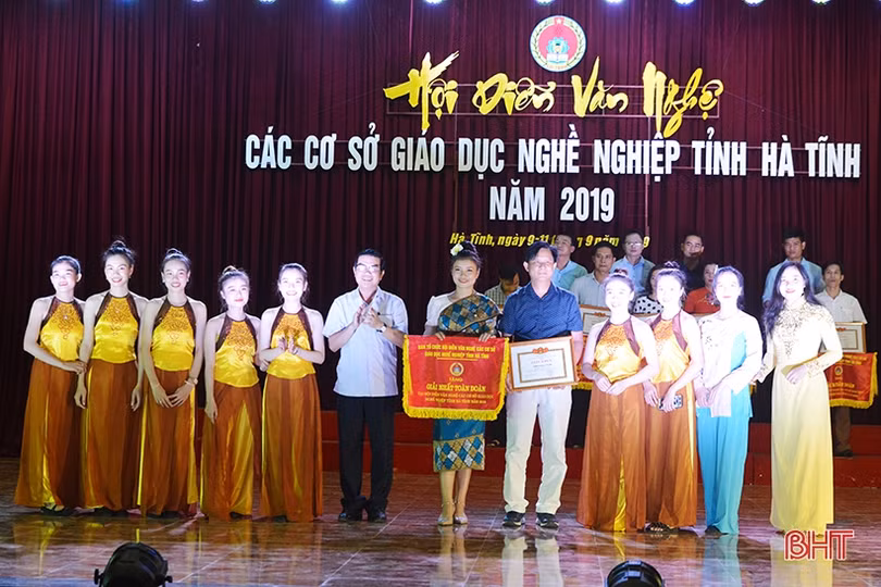 Cao đẳng Y tế Hà Tĩnh nhất Hội diễn văn nghệ các cơ sở giáo dục nghề nghiệp năm 2019