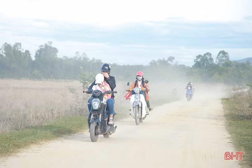 Ngày đầu đến trường của học sinh vùng lũ Hương Khê