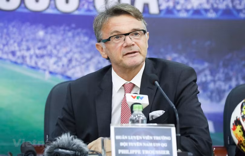 HLV Troussier: Hãy coi tôi như trợ lý quan trọng cho ông Park Hang-seo