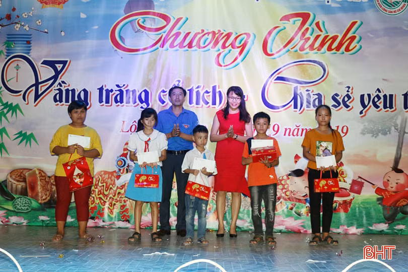 Đêm hội trăng rằm - chia sẻ yêu thương khắp miền Hà Tĩnh