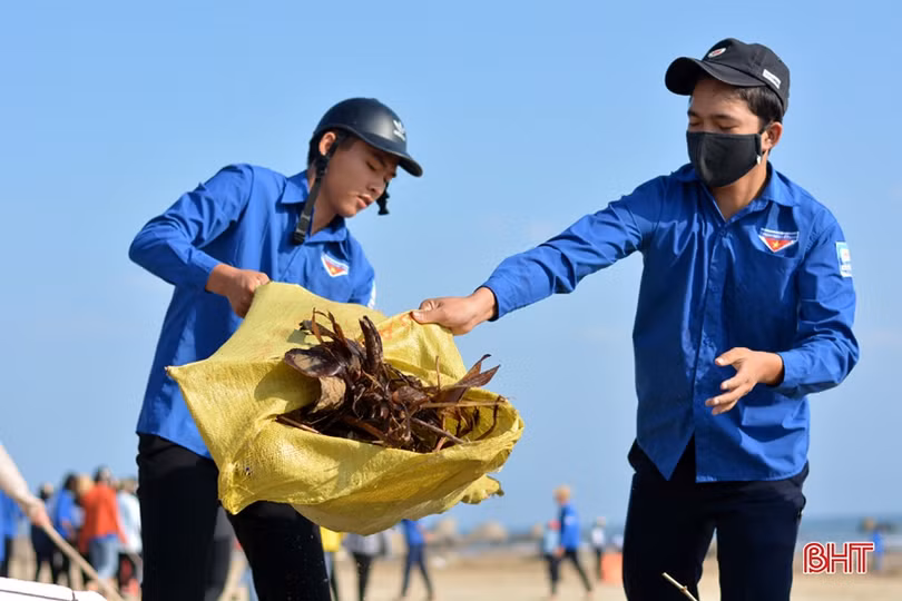 “Ngày chủ nhật xanh” sôi động của tuổi trẻ huyện Kỳ Anh