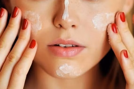 Bộ Y tế thu hồi 45 mỹ phẩm nhập khẩu, có Anessa và Hadalabo
