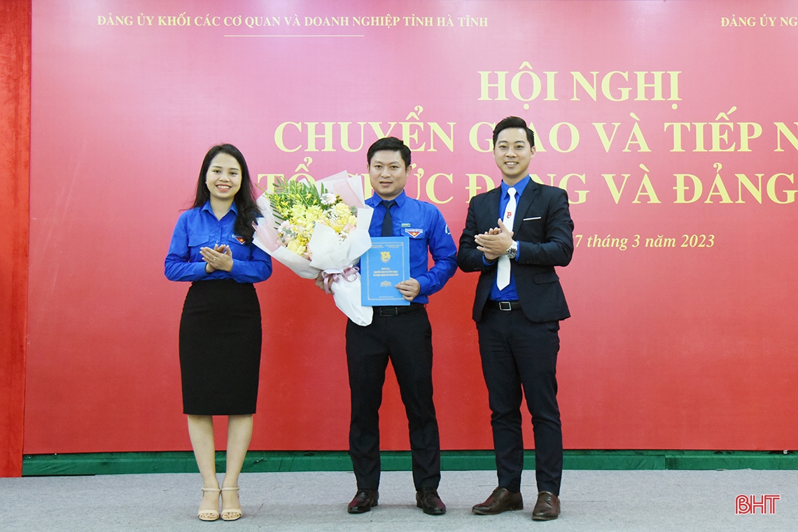 Công bố quyết định chuyển giao Đảng bộ VietinBank Chi nhánh Hà Tĩnh