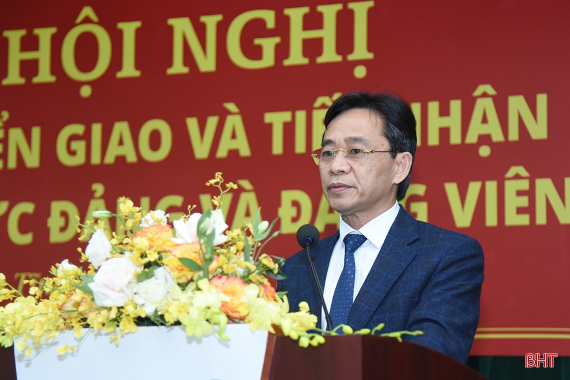 Chuyển giao 2 tổ chức cơ sở đảng chi nhánh Hà Tĩnh về trực thuộc Đảng bộ Vietcombank