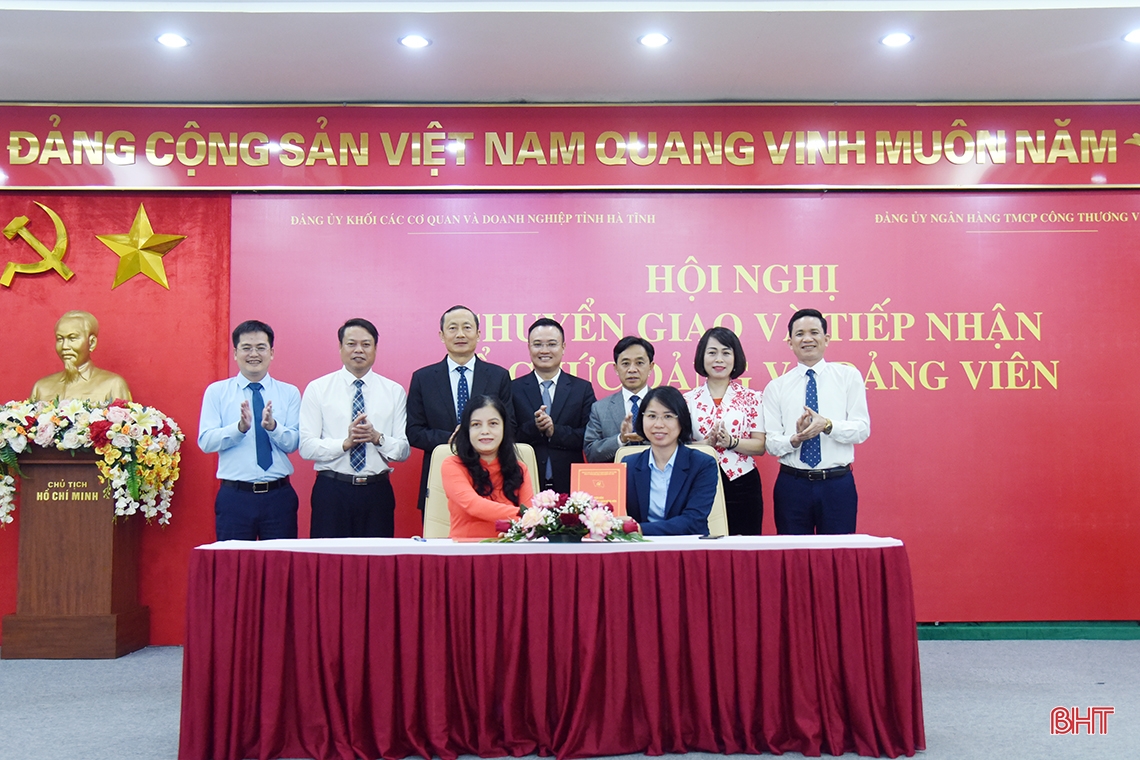 Công bố quyết định chuyển giao Đảng bộ VietinBank Chi nhánh Hà Tĩnh