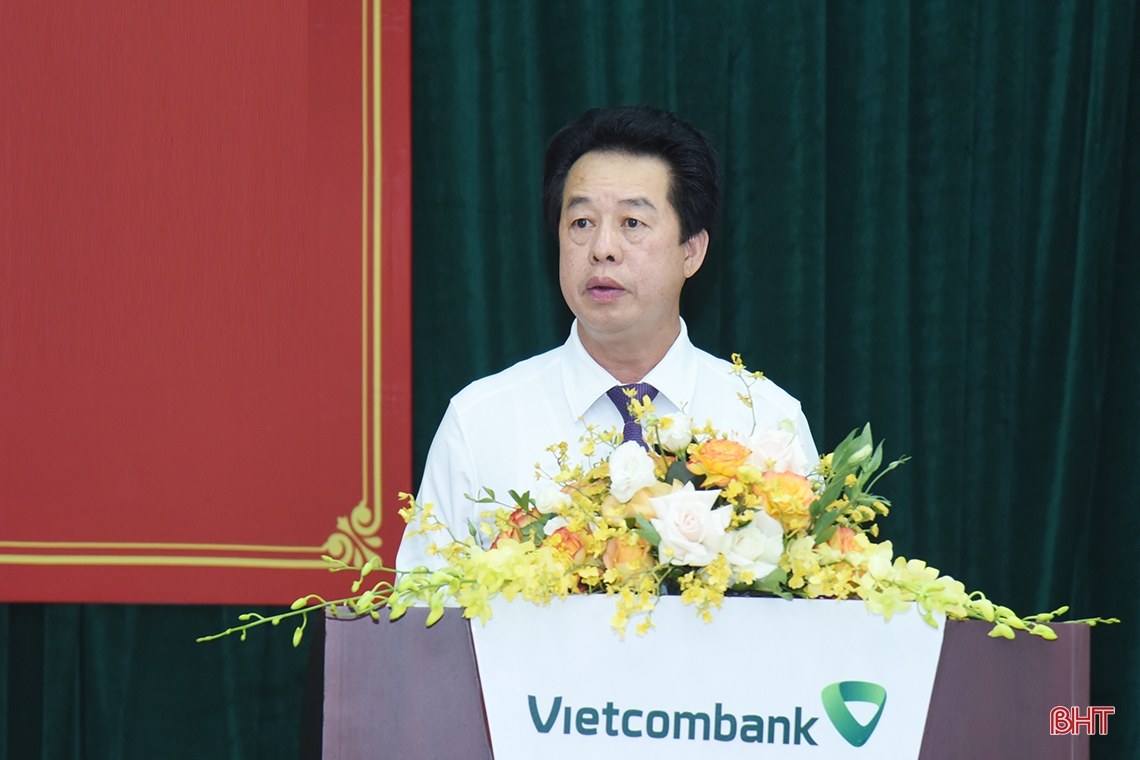 Chuyển giao 2 tổ chức cơ sở đảng chi nhánh Hà Tĩnh về trực thuộc Đảng bộ Vietcombank