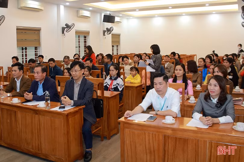 Can Lộc biểu dương các gia đình sinh con một bề là gái, làm kinh tế giỏi