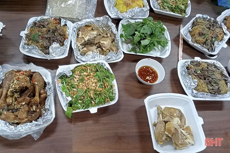 Hàng quán ở Hà Tĩnh vẫn “ưa” sử dụng... đồ nhựa dùng một lần!