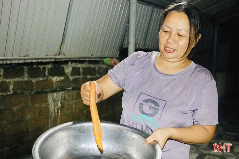 Thả trúm, người đàn ông ở Hà Tĩnh bắt được lươn vàng