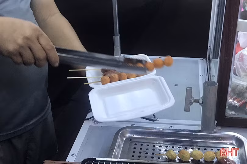 Hàng quán ở Hà Tĩnh vẫn “ưa” sử dụng... đồ nhựa dùng một lần!