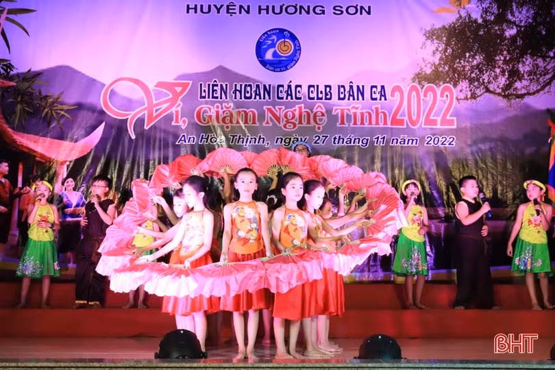 Liên hoan các CLB dân ca ví, giặm huyện Hương Sơn