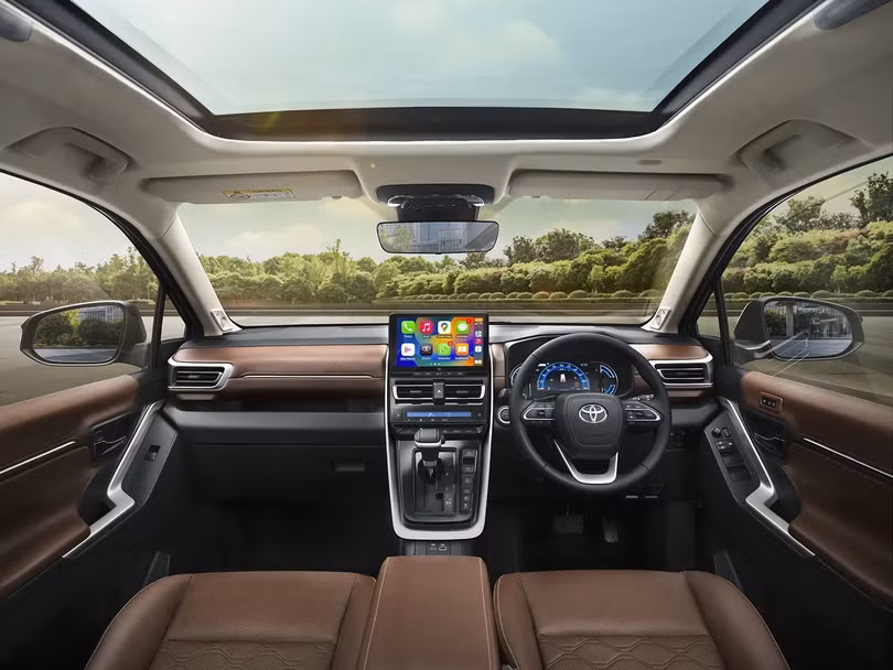 Toyota Innova 2023 trang bị “xịn” như xe sang