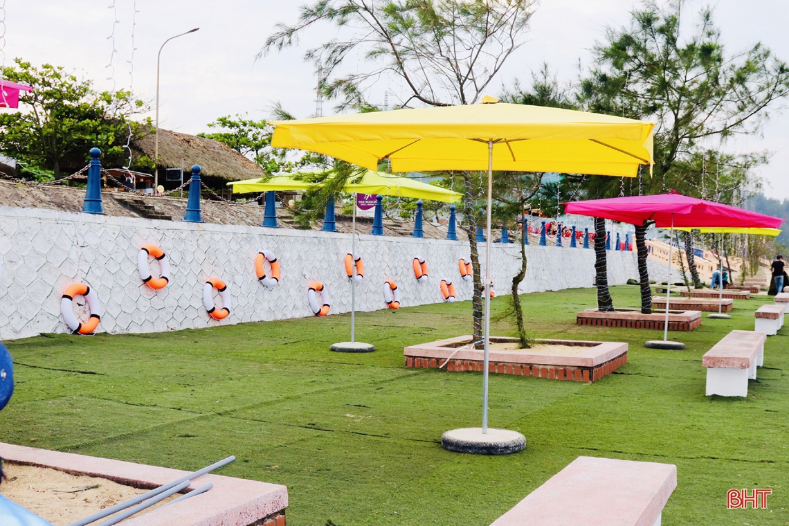Những “quầy bar bên bãi biển” lần đầu xuất hiện ở Hà Tĩnh