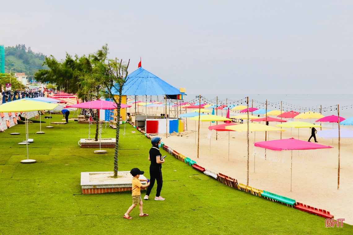 Những “quầy bar bên bãi biển” lần đầu xuất hiện ở Hà Tĩnh