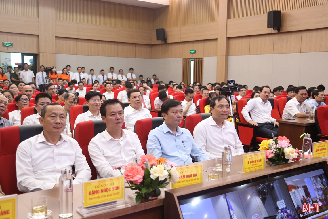 Công bố quyết định điều động, bổ nhiệm Giám đốc Công ty Điện lực Hà Tĩnh