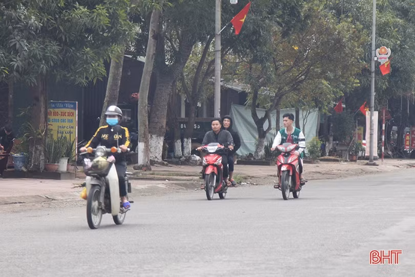 Hà Tĩnh: Nhiều người dân “vô tư” vi phạm Luật Giao thông trong ngày tết