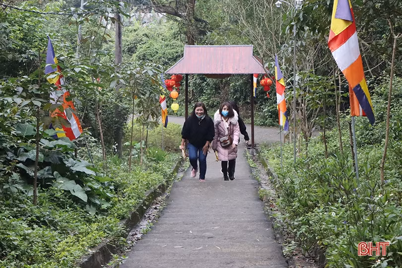 Đầu xuân, về Khu du lịch Thiên Cầm vãn cảnh chùa Cầm Sơn