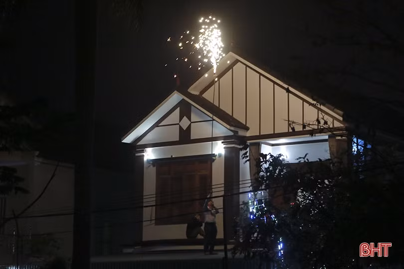 Tuần tra khép kín địa bàn, phát hiện 3 trường hợp đốt pháo trái phép ở Nghi Xuân