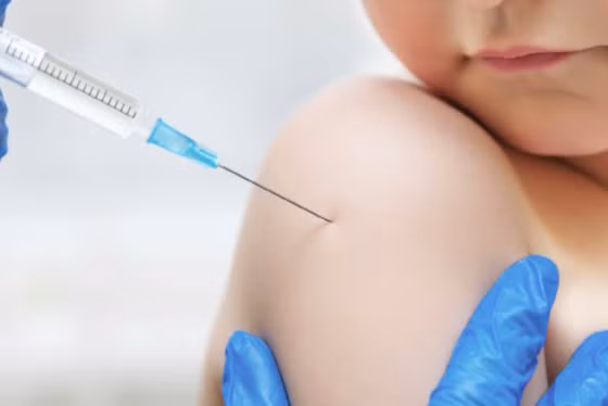 Tiêm vaccine phòng COVID-19 cho trẻ từ 5-11 tuổi từng bước, thận trọng, đặt an toàn lên hàng đầu