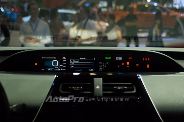 toyota ruc rich dua xe xanh sieu tiet kiem xang prius ve viet nam
