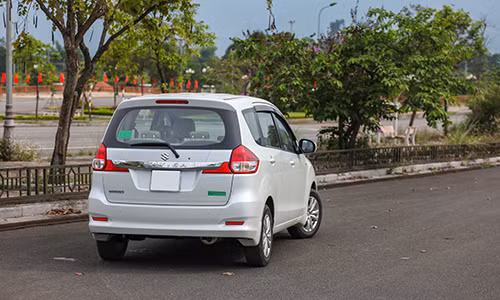 suzuki ertiga xe nhap 7 cho thuc dung cho gia dinh viet