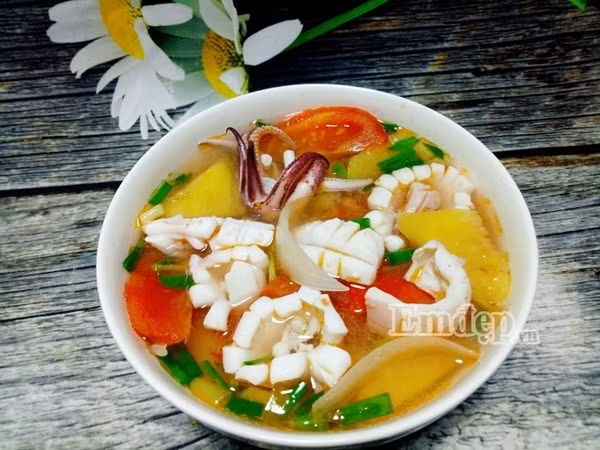 canh muc nau chua mon canh ngon ngay he khong nen bo qua