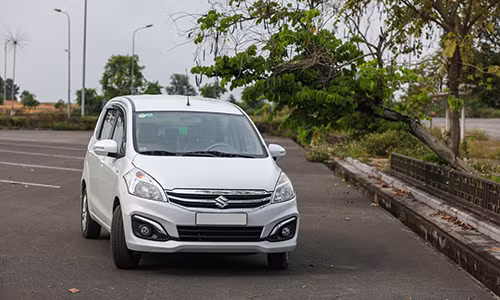 suzuki ertiga xe nhap 7 cho thuc dung cho gia dinh viet