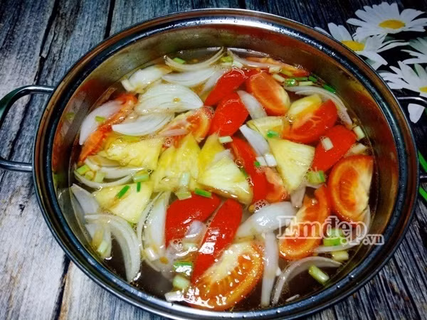 canh muc nau chua mon canh ngon ngay he khong nen bo qua