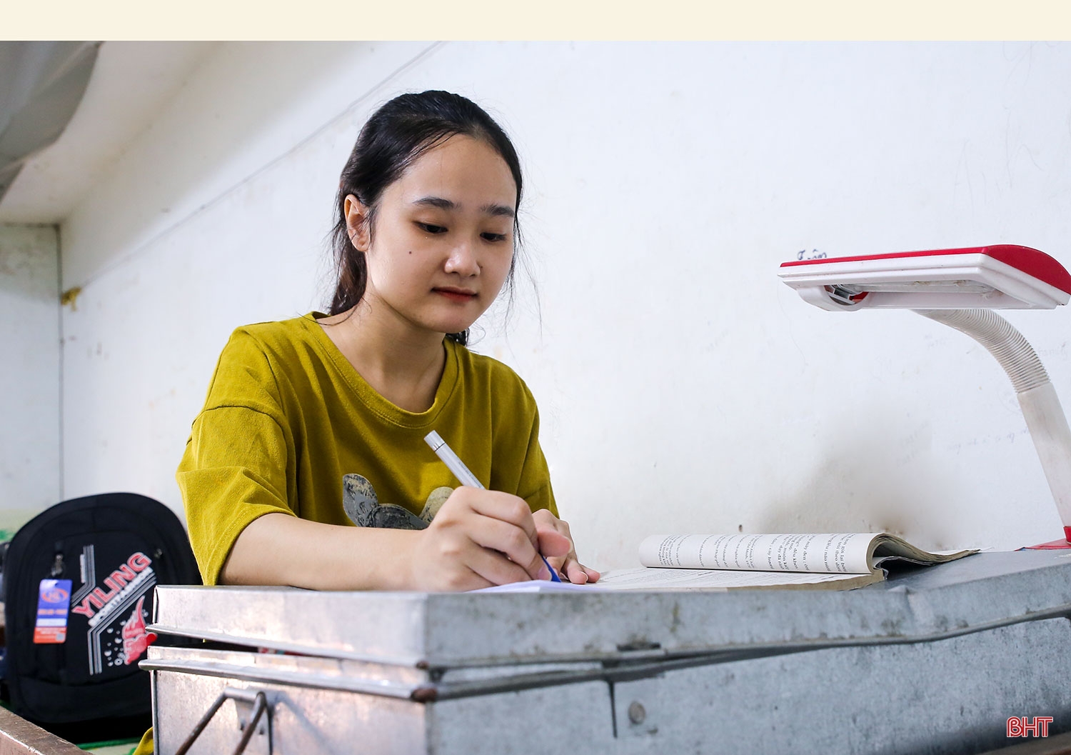 Lý tưởng và khát vọng cống hiến dưới ngọn cờ của Đảng (Bài 1): Nữ sinh dân tộc Mường và niềm vinh dự vào Đảng ở tuổi 19