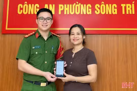Nhận 300 triệu đồng chuyển khoản nhầm, người phụ nữ trình báo công an trả lại