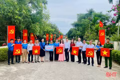 Cờ hoa rực rỡ, lòng người náo nức hướng về ngày hội lớn