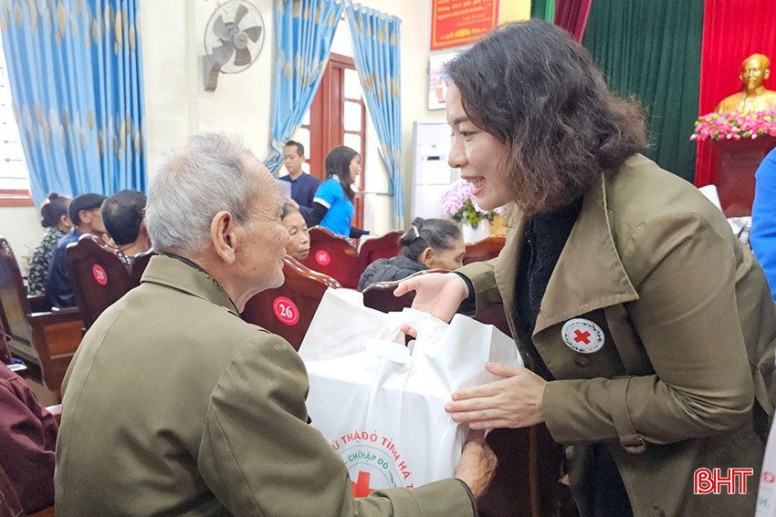 Các chương trình thiện nguyện góp phần sẻ chia với người dân có hoàn cảnh khó khăn.